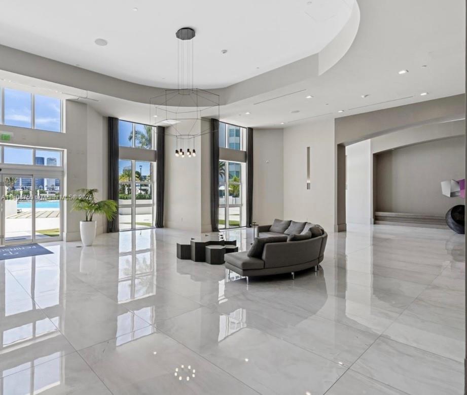 THE PENINSULA II - Residential