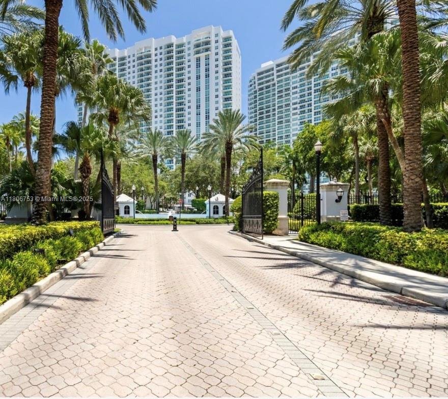 THE PENINSULA II - Residential