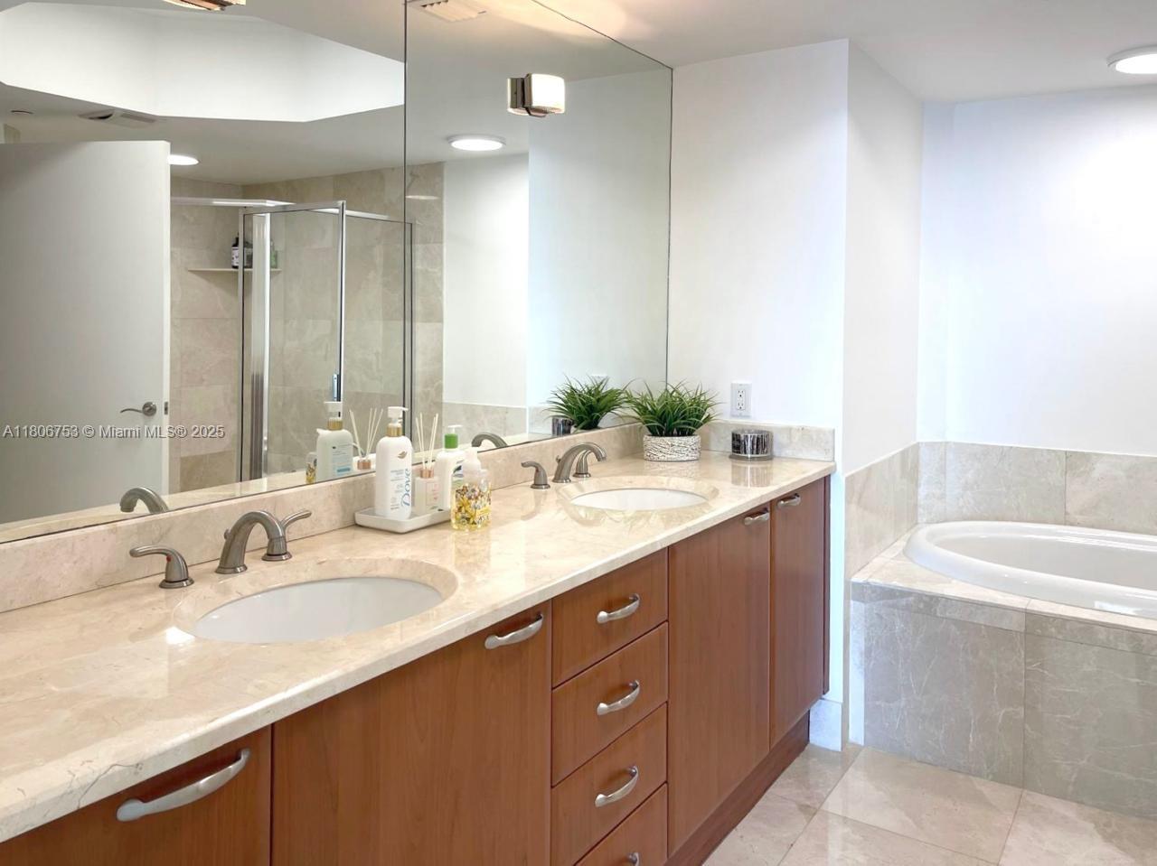 THE PENINSULA II - Residential