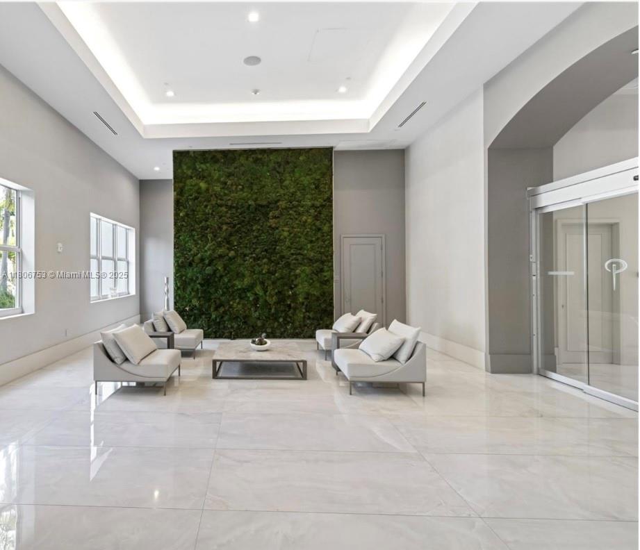 THE PENINSULA II - Residential