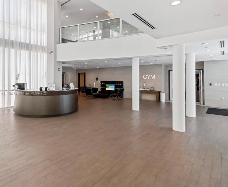 THE PENINSULA II - Residential