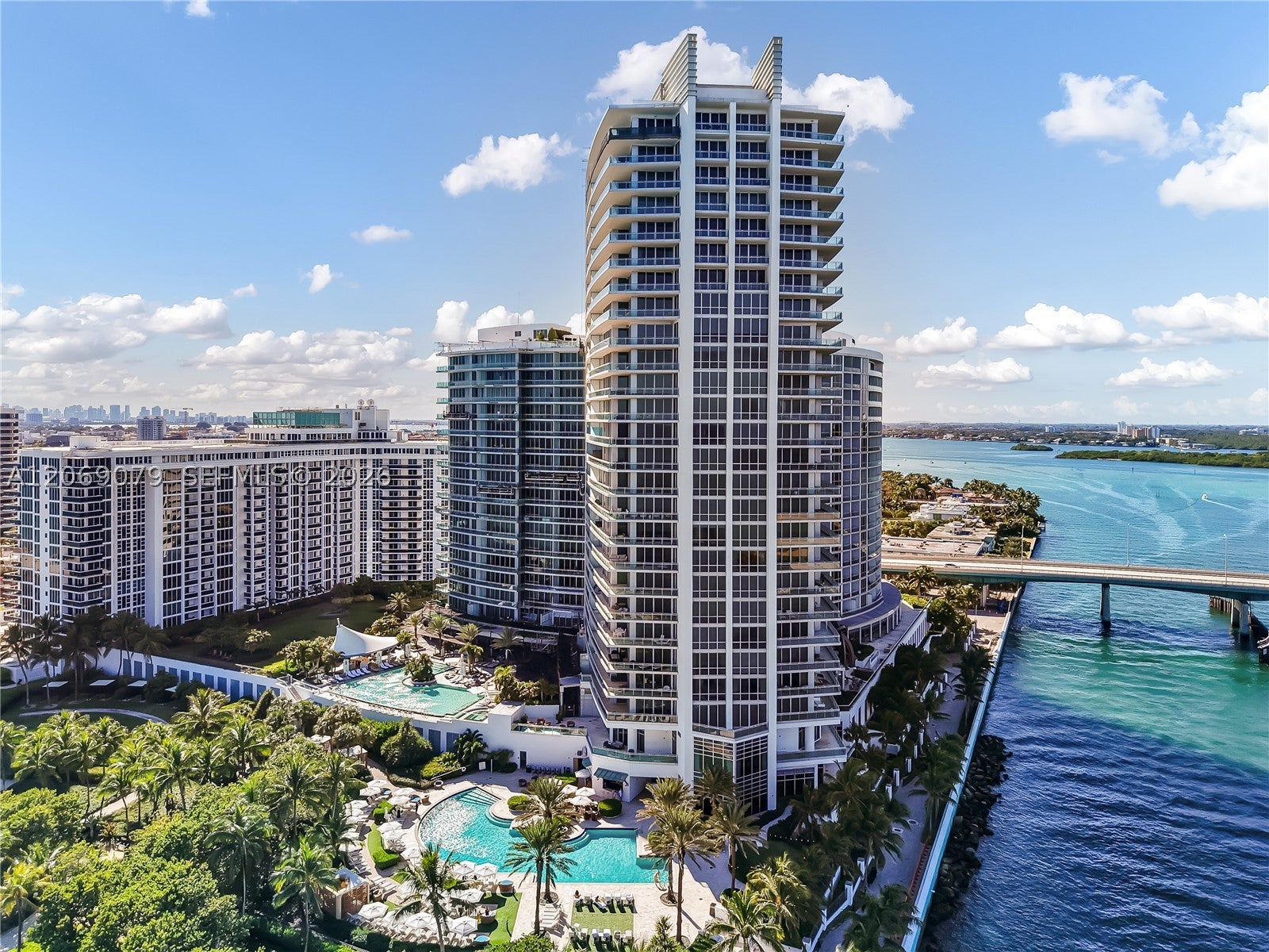 10295 Collins Ave 402