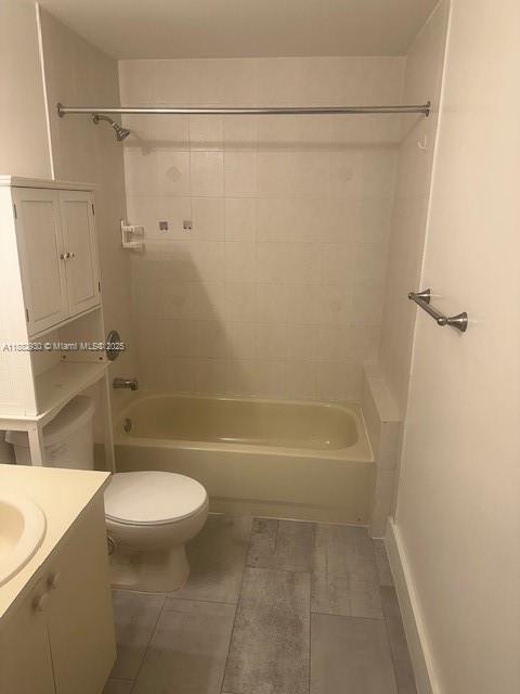 THE COURTS AT DORAL ISLES - Residential Lease