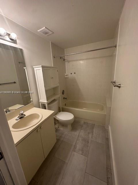 THE COURTS AT DORAL ISLES - Residential Lease
