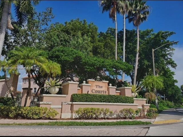 THE COURTS AT DORAL ISLES - Residential Lease