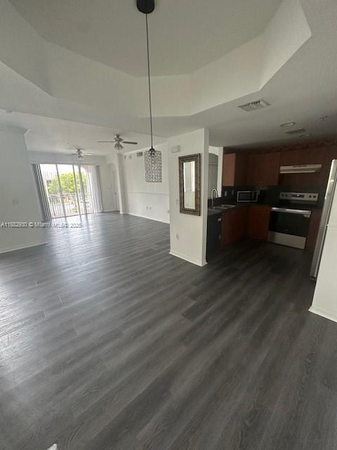 THE COURTS AT DORAL ISLES - Residential Lease