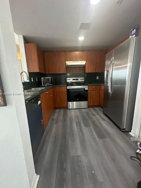 THE COURTS AT DORAL ISLES - Residential Lease