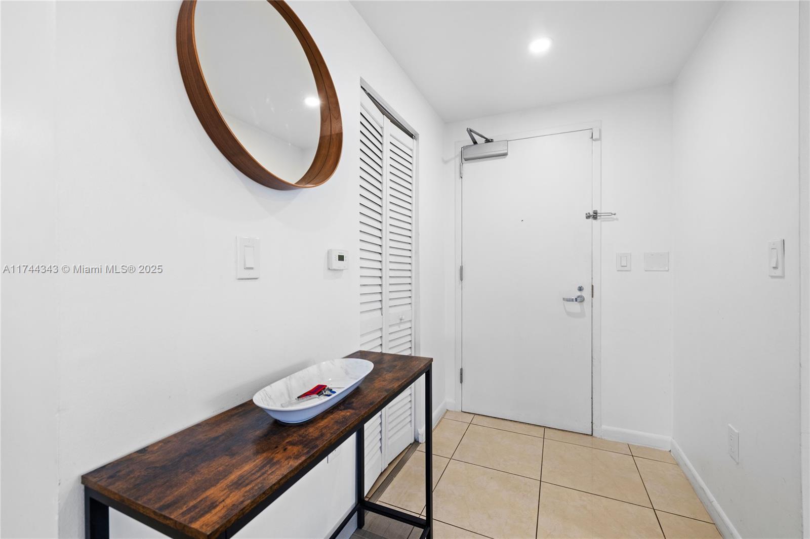 MIDBLOCK MIAMI CONDO - Residential