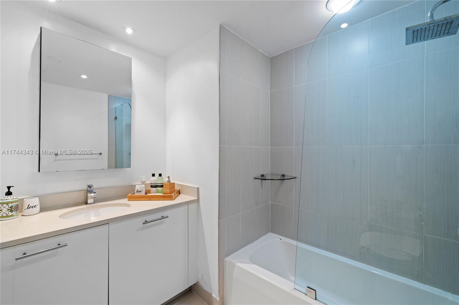 MIDBLOCK MIAMI CONDO - Residential