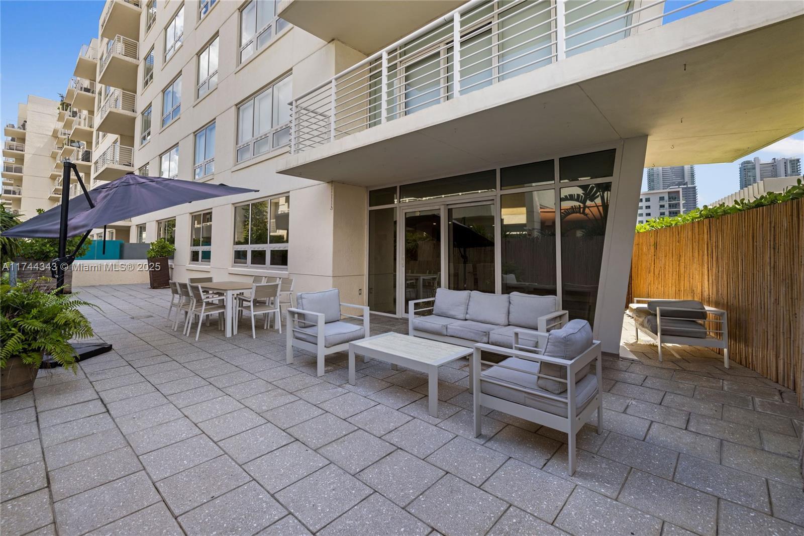 MIDBLOCK MIAMI CONDO - Residential