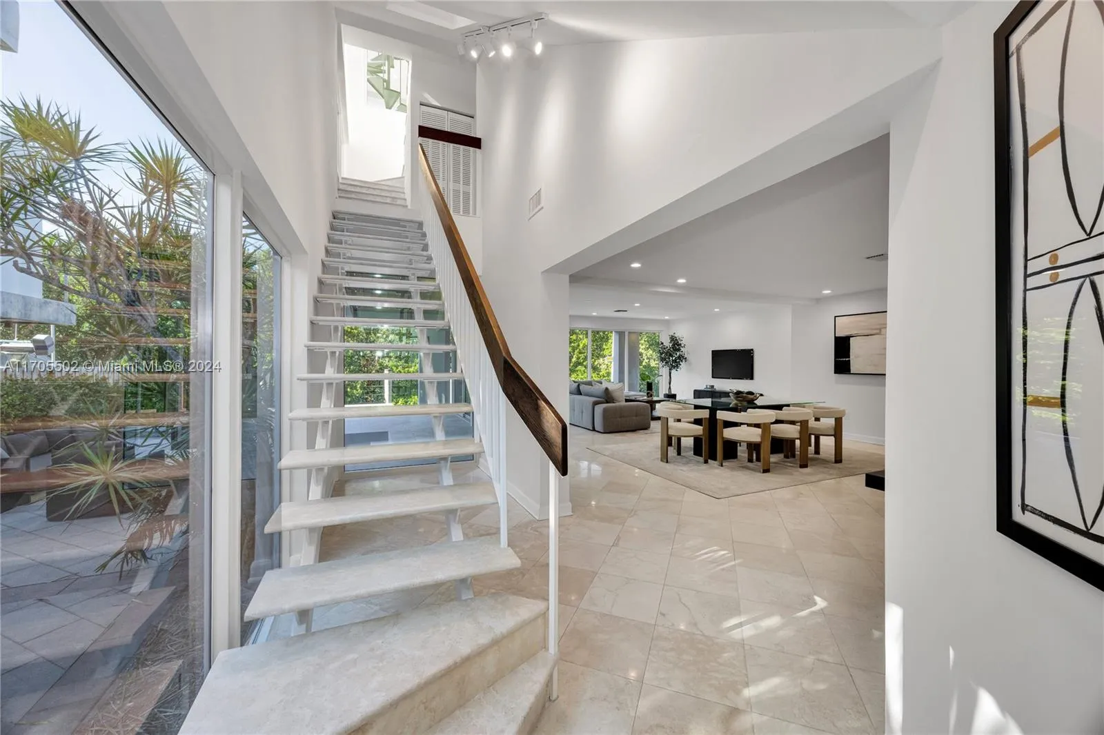 Miami, Florida 33133, United States, 6 Bedrooms Bedrooms, ,5 BathroomsBathrooms,Residential,Active,28030