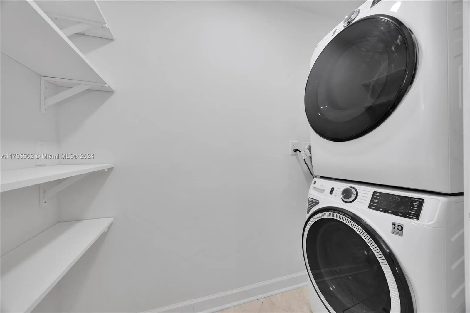 Miami, Florida 33133, United States, 6 Bedrooms Bedrooms, ,5 BathroomsBathrooms,Residential,Active,28030