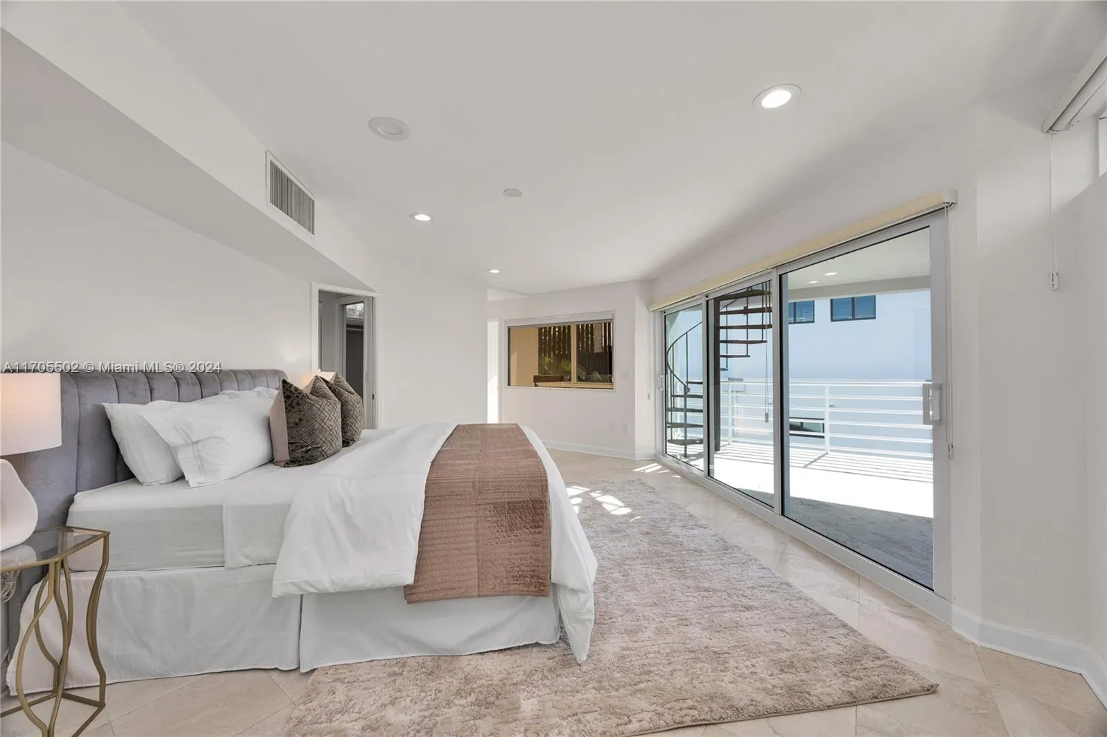 Miami, Florida 33133, United States, 6 Bedrooms Bedrooms, ,5 BathroomsBathrooms,Residential,Active,28030