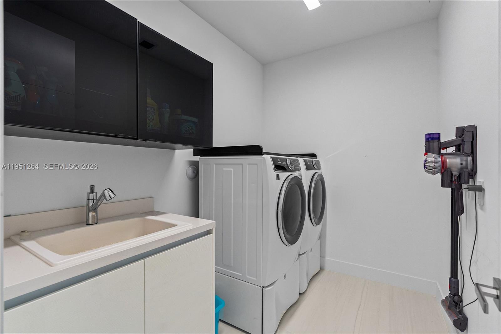 WESTON ESTATES - Residential