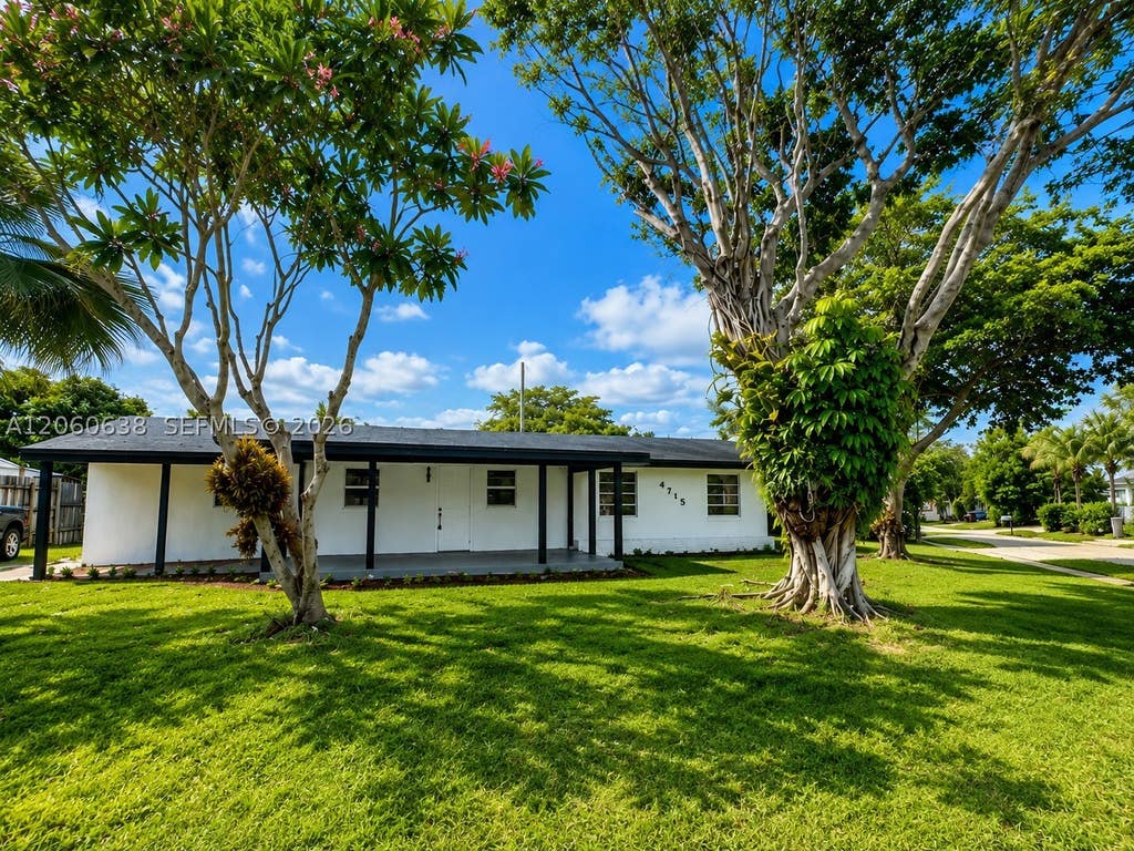 Photo of 4715 SW 23rd St, Fort Lauderdale, FL 33317 (MLS # A12060638)