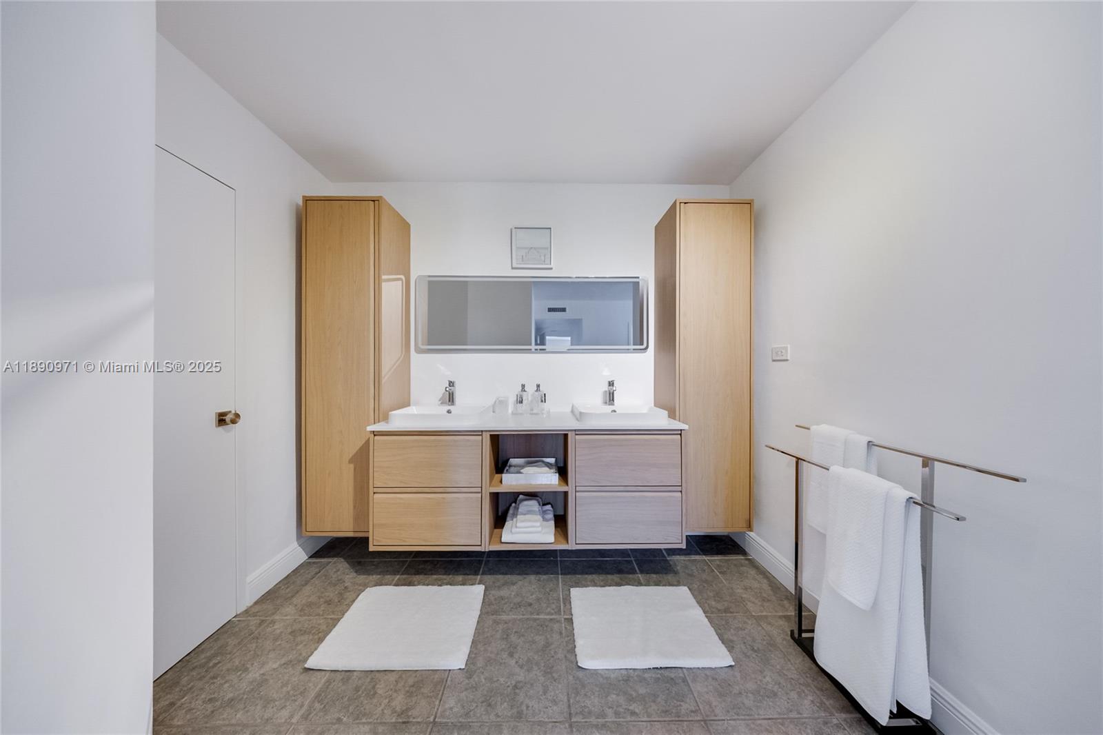 FOUR WINDS CONDO - Residential