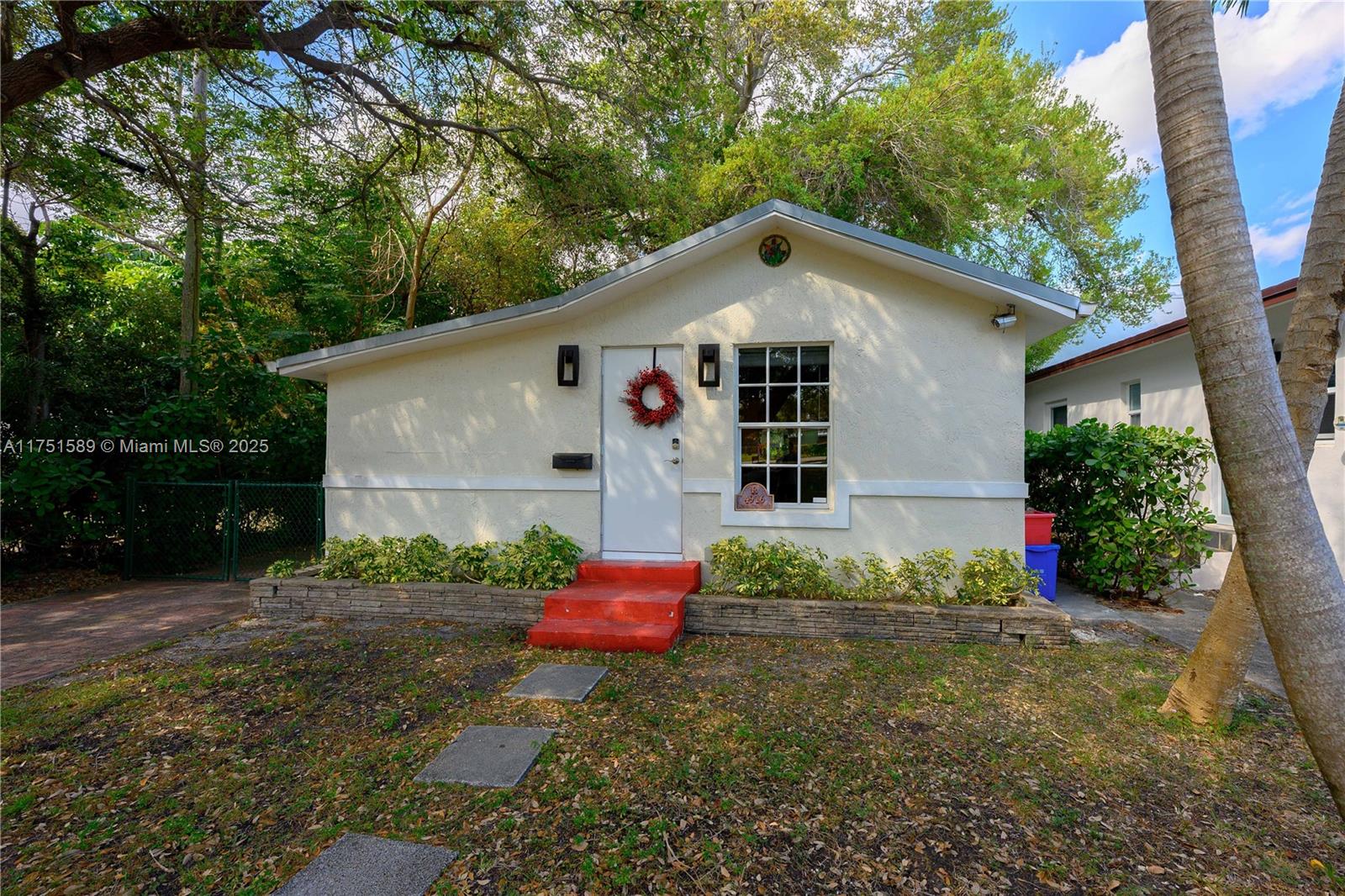 Property for Sale at 4916 Washington Dr, Coral Gables, Broward County, Florida - Bedrooms: 2 
Bathrooms: 1  - $800,000