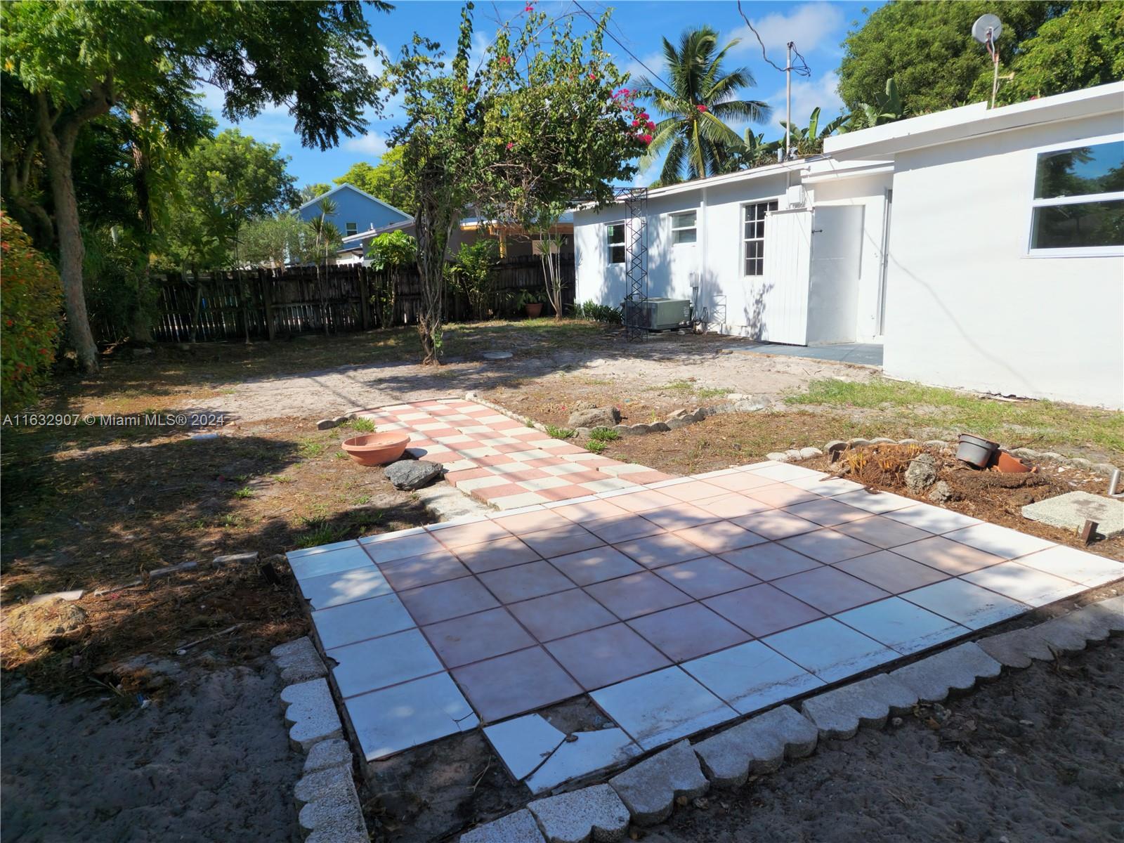 COLLIER MANOR 3RD ADD - Residential