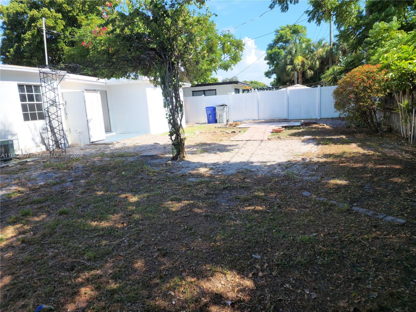 COLLIER MANOR 3RD ADD - Residential