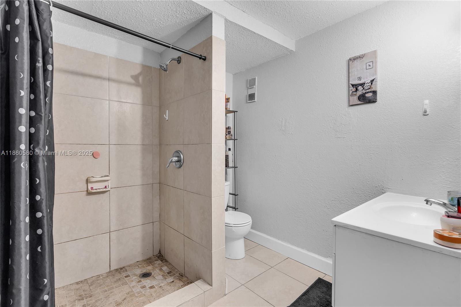 SAMARI LAKE EAST CONDO - Residential