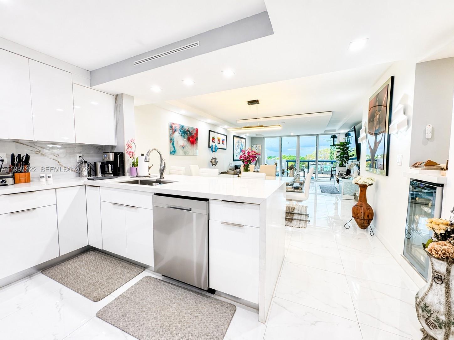 THE PALMS CONDO - Residential