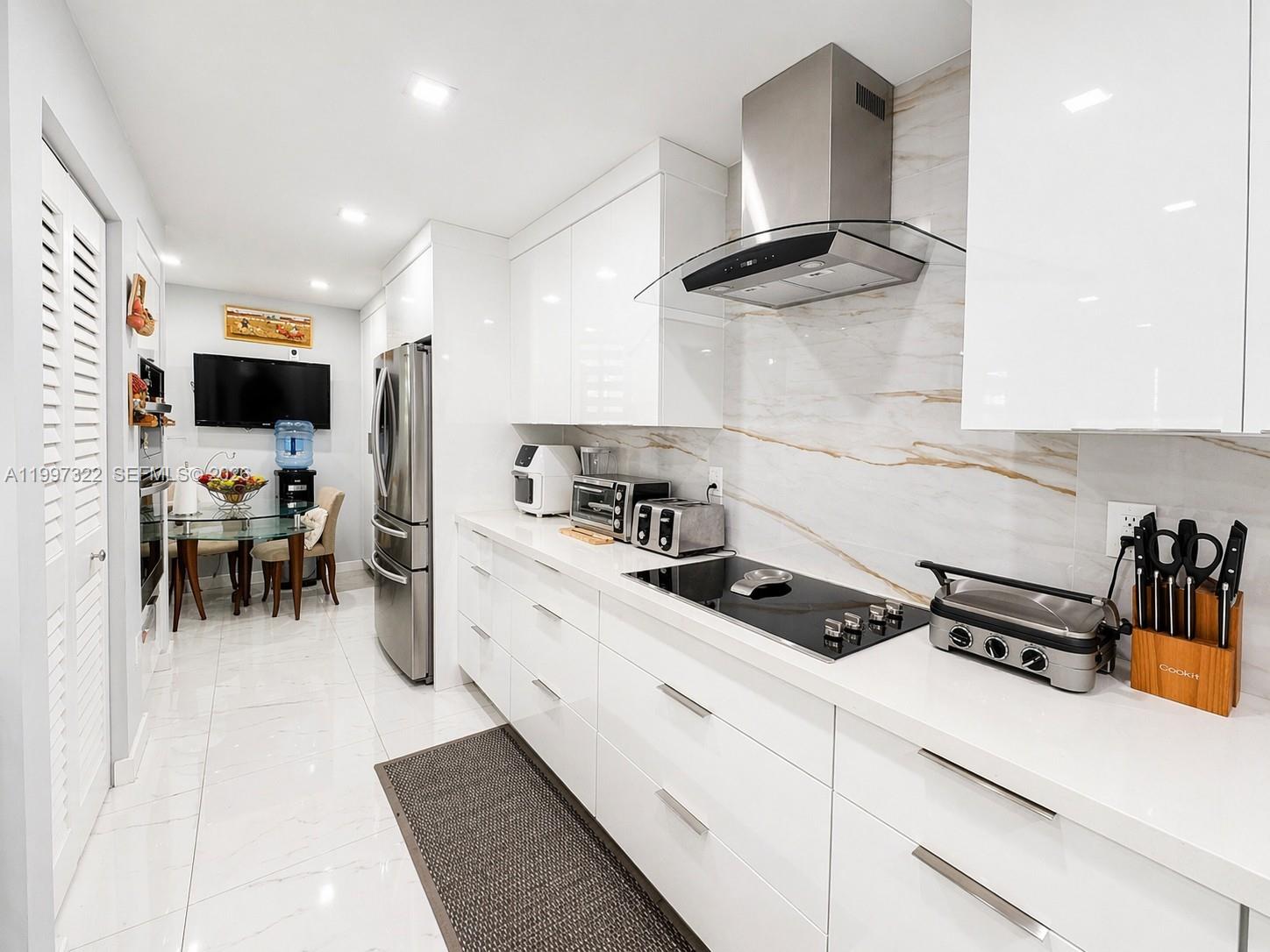 THE PALMS CONDO - Residential