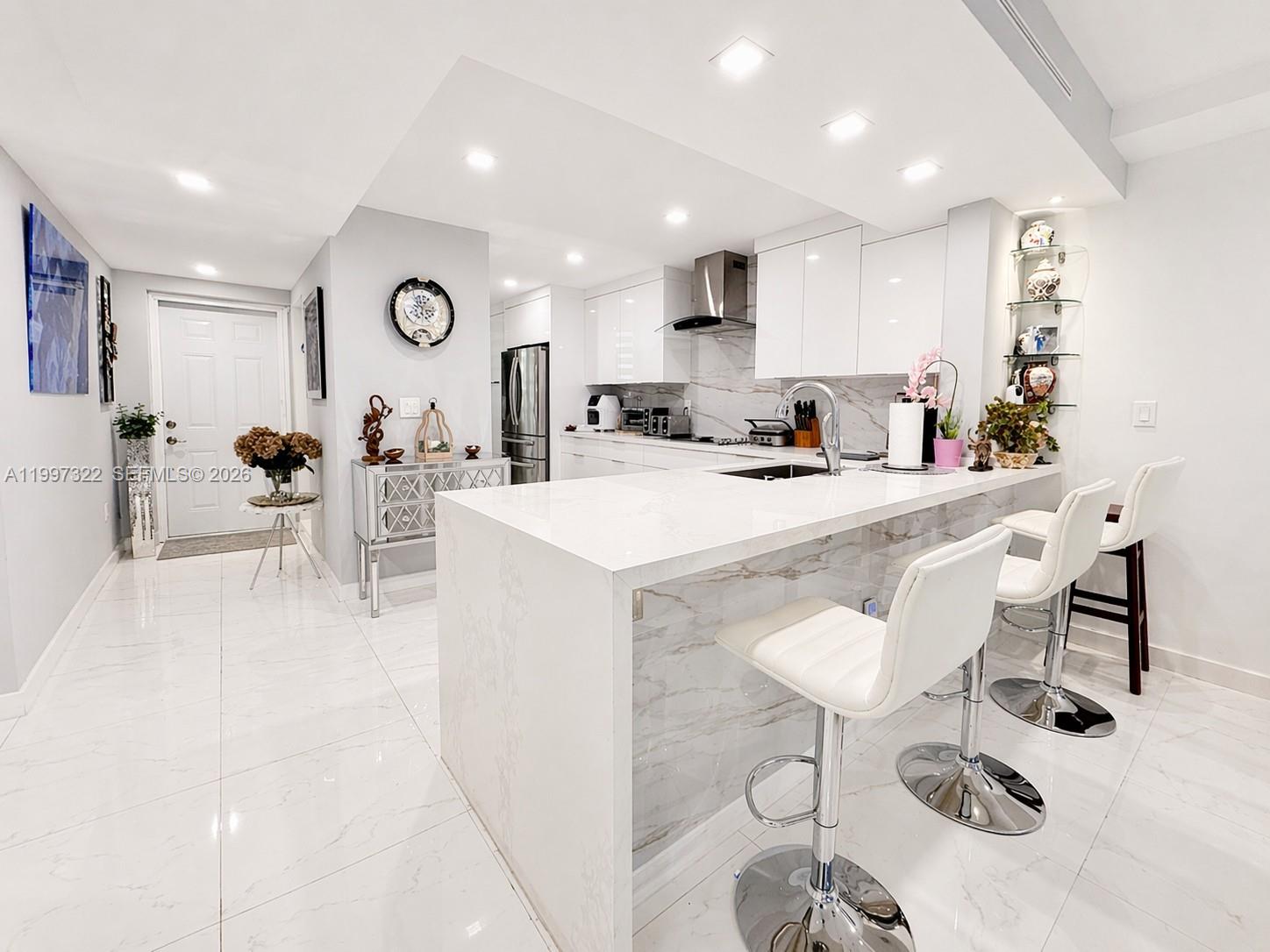 THE PALMS CONDO - Residential