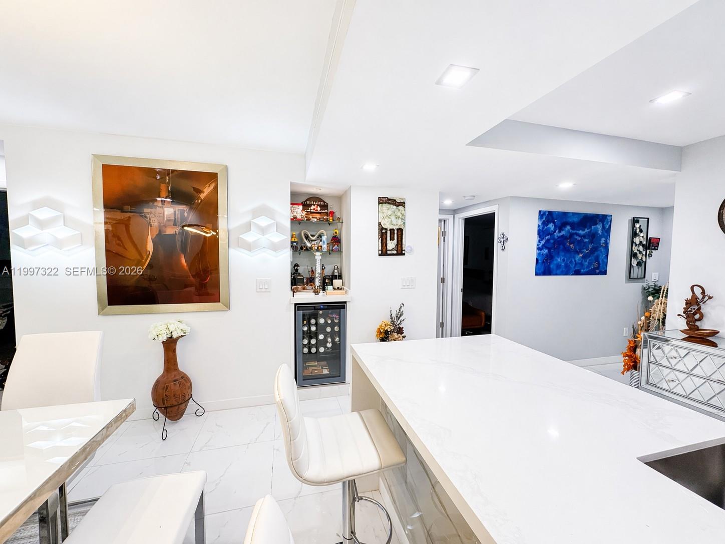 THE PALMS CONDO - Residential