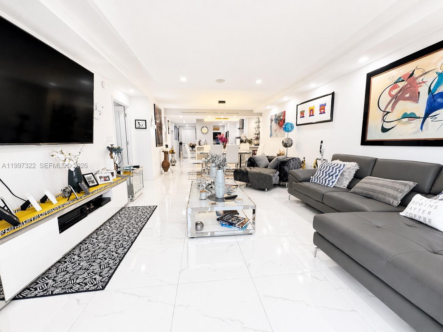 THE PALMS CONDO - Residential