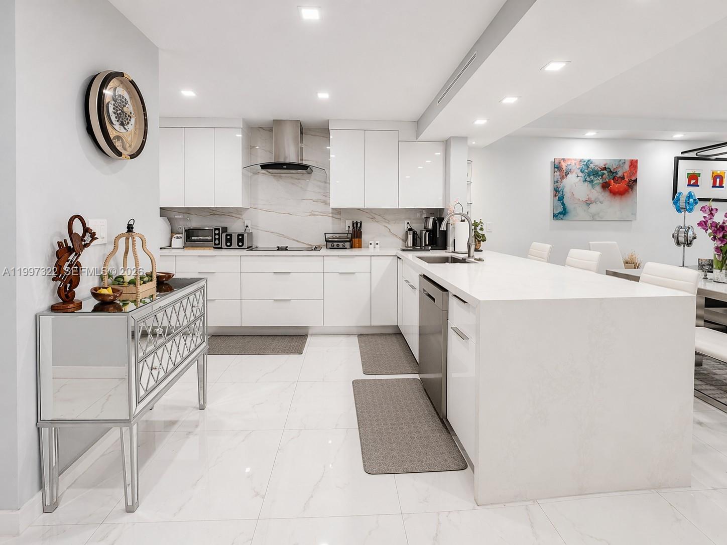 THE PALMS CONDO - Residential