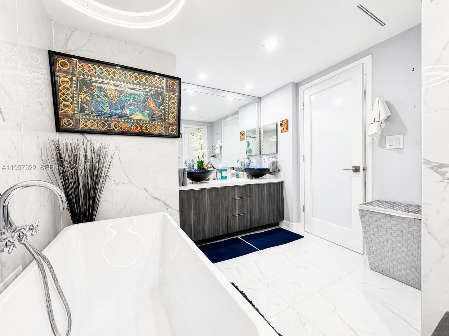 THE PALMS CONDO - Residential