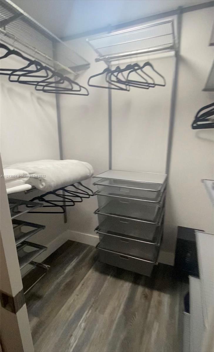 AMND MIAMI SUBURBAN ACRES - Residential Lease