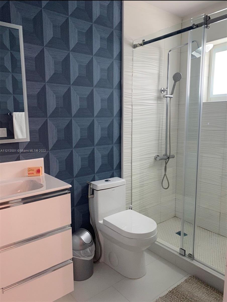 AMND MIAMI SUBURBAN ACRES - Residential Lease