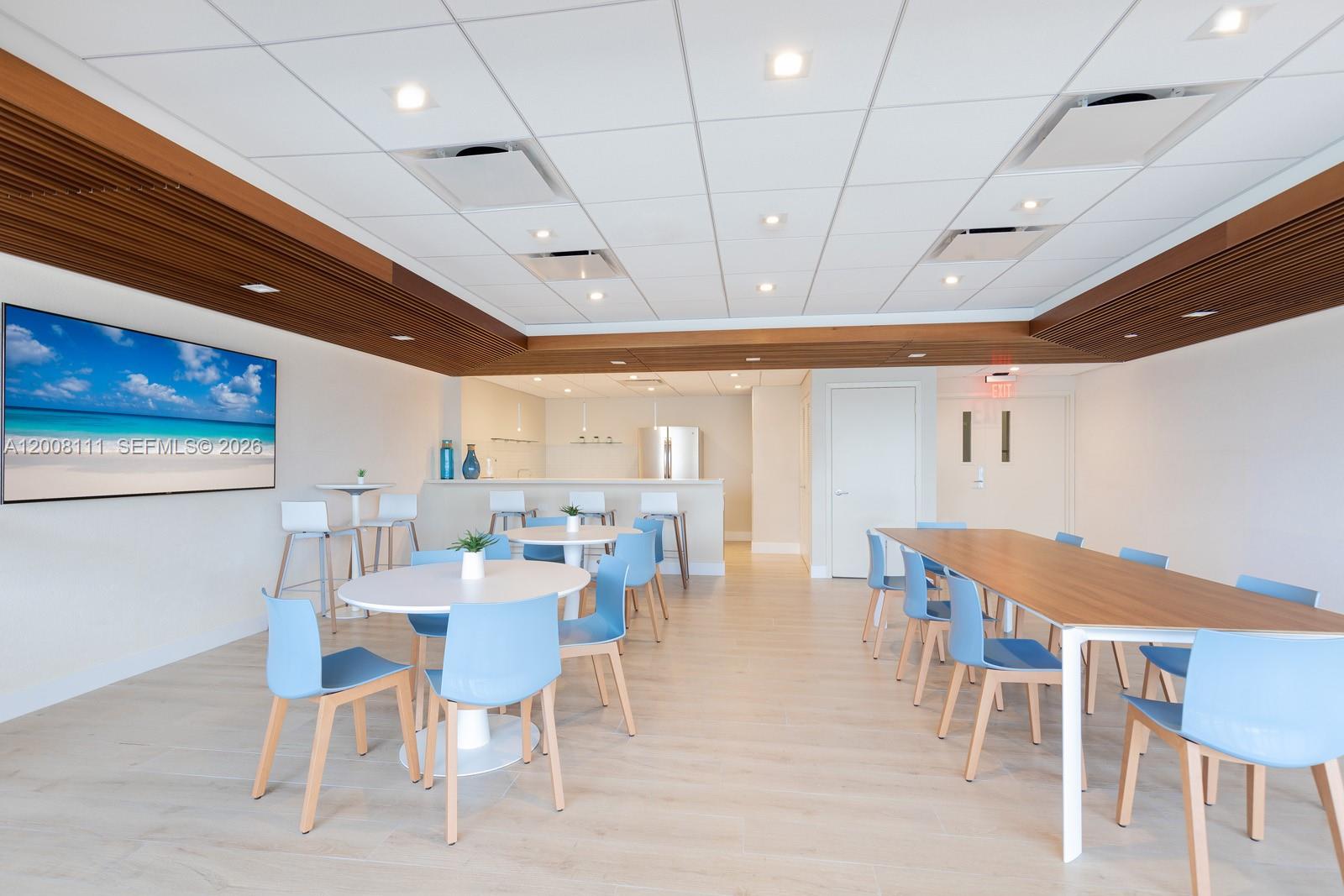 SUNSET HARBOUR SOUTH COND - Residential