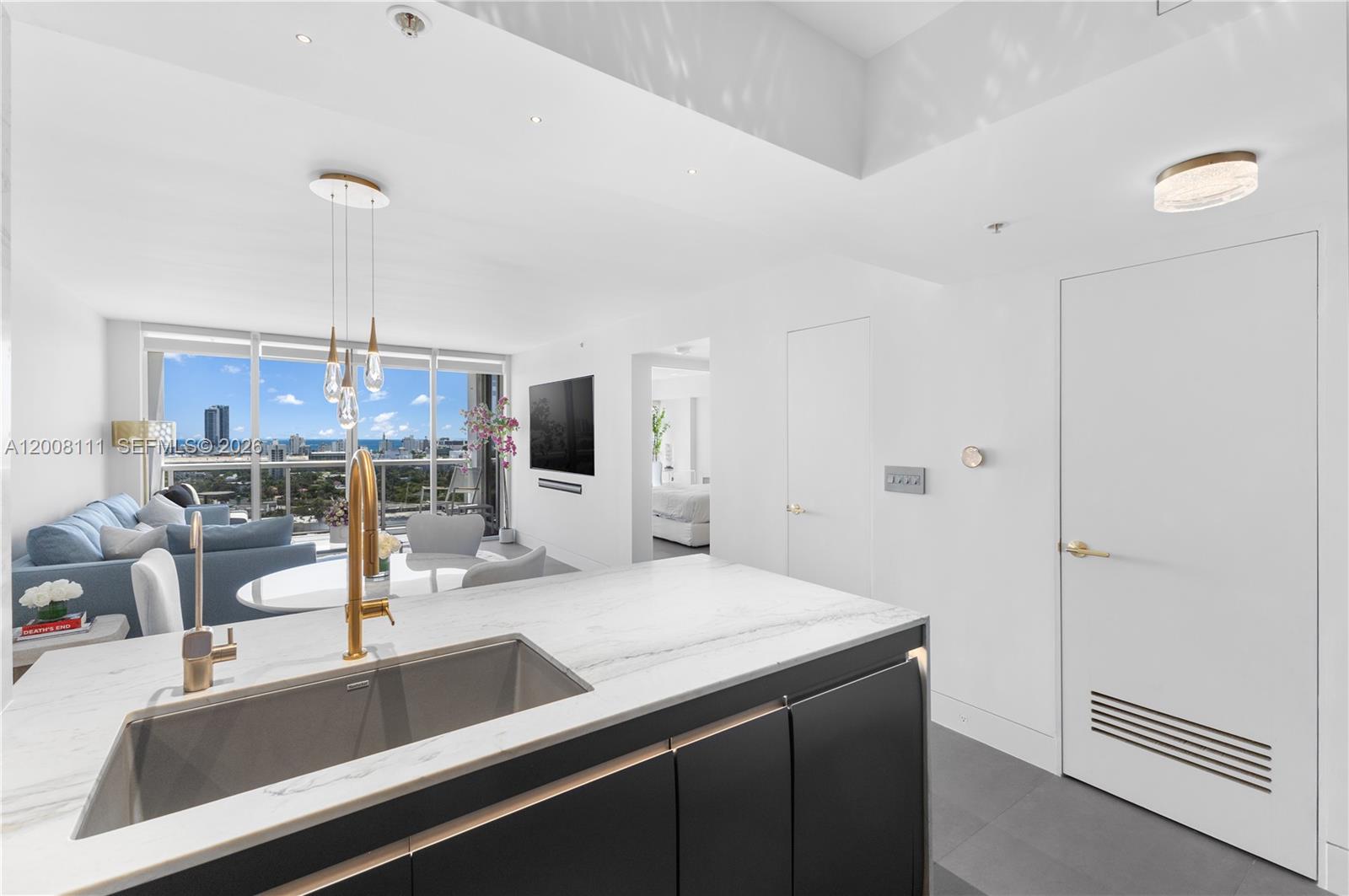 SUNSET HARBOUR SOUTH COND - Residential