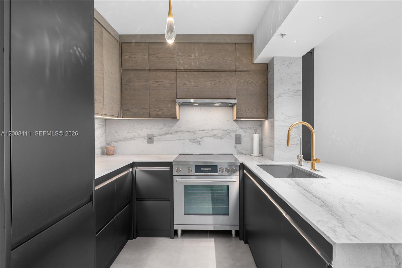 SUNSET HARBOUR SOUTH COND - Residential