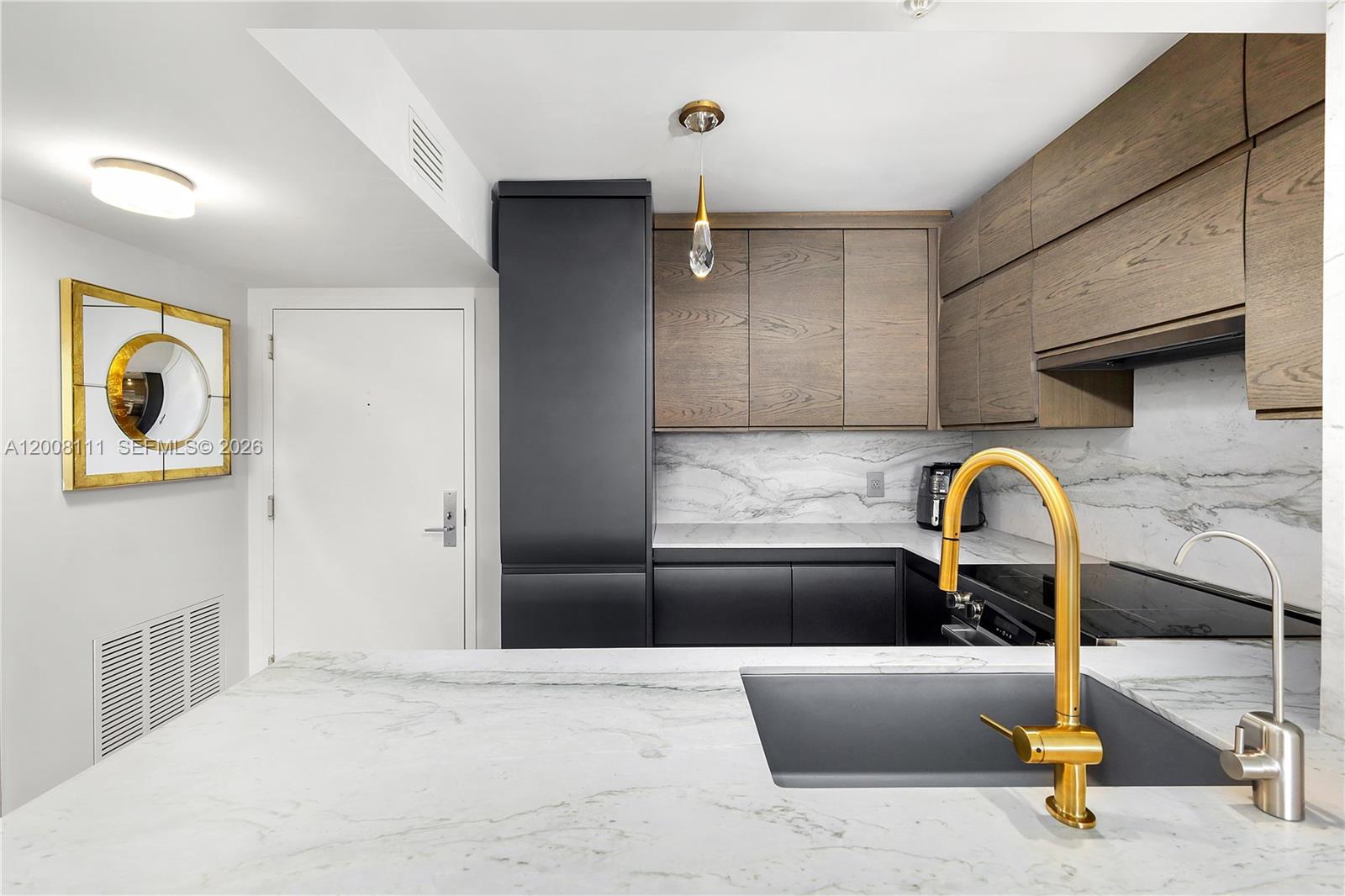 SUNSET HARBOUR SOUTH COND - Residential