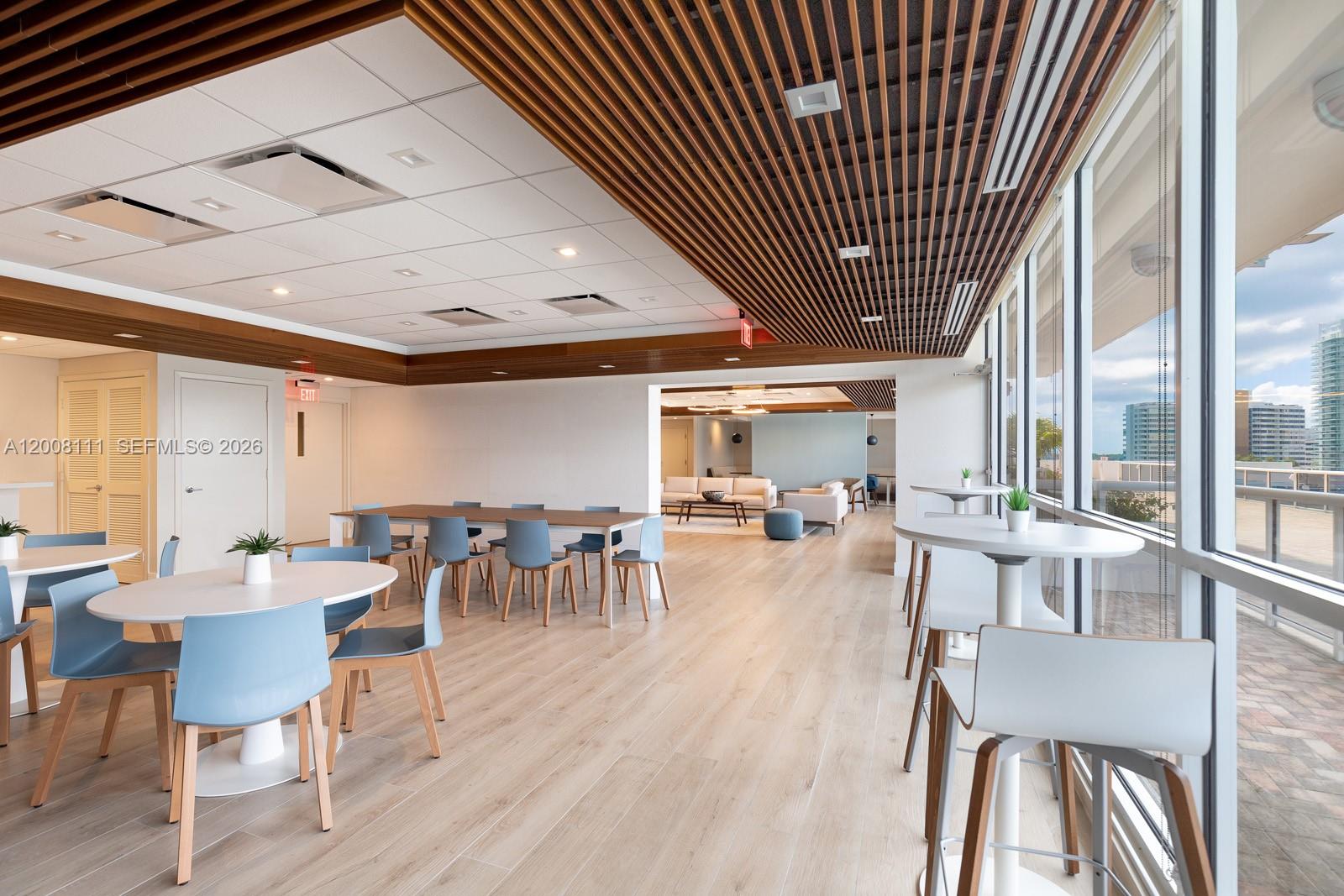 SUNSET HARBOUR SOUTH COND - Residential