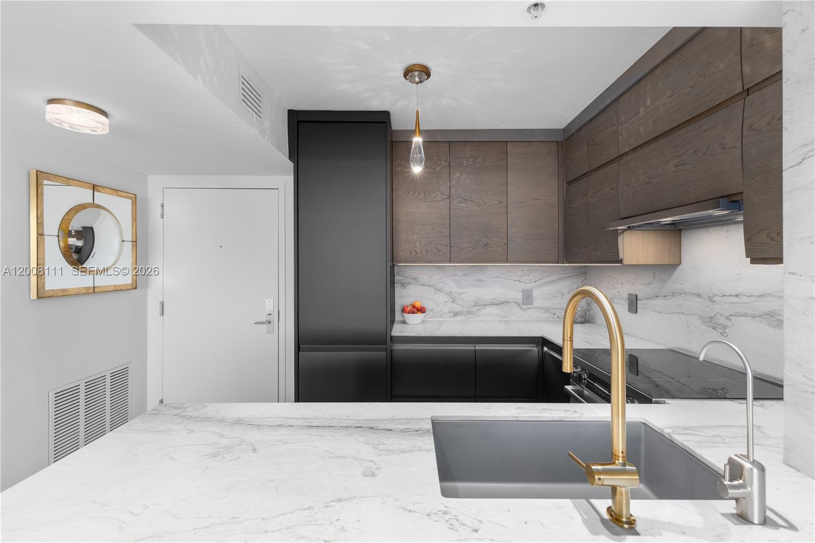 SUNSET HARBOUR SOUTH COND - Residential