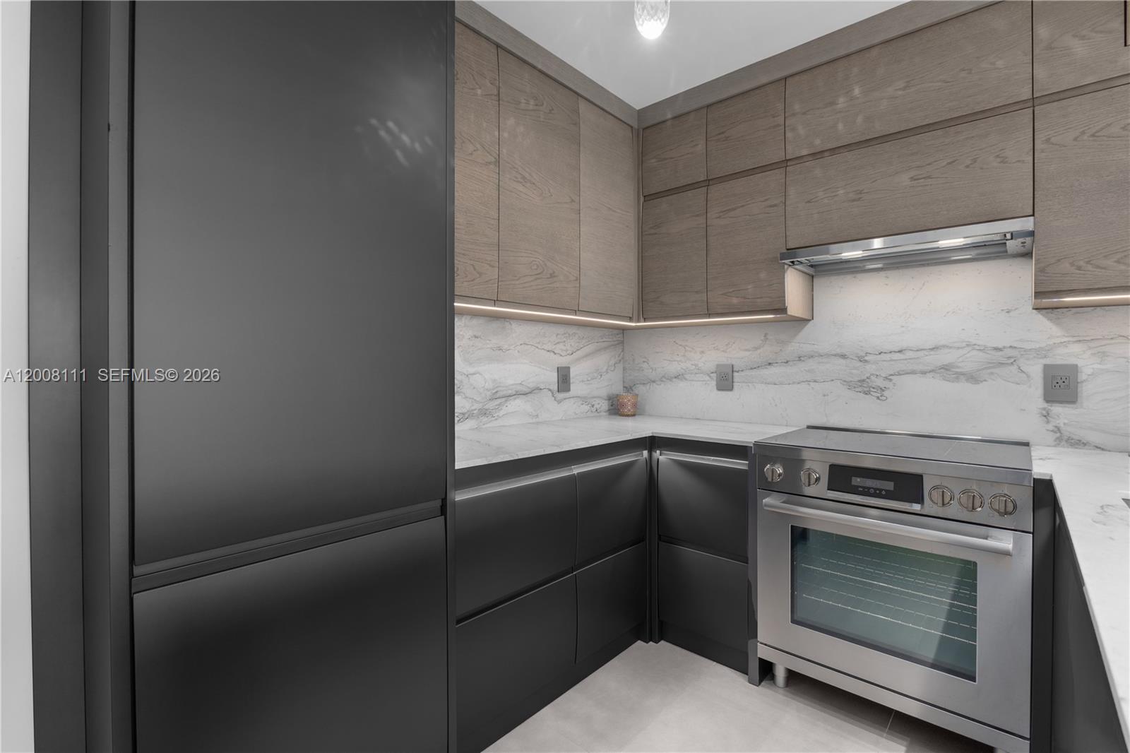 SUNSET HARBOUR SOUTH COND - Residential