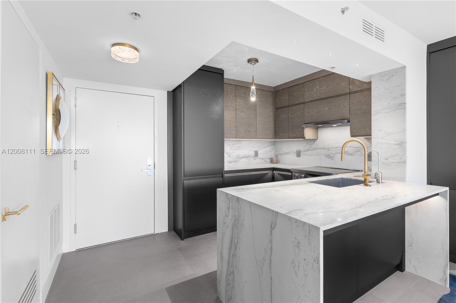 SUNSET HARBOUR SOUTH COND - Residential