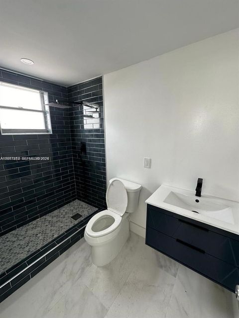 1100 NE 1st Ct 201 Hallandale Beach FL 33009