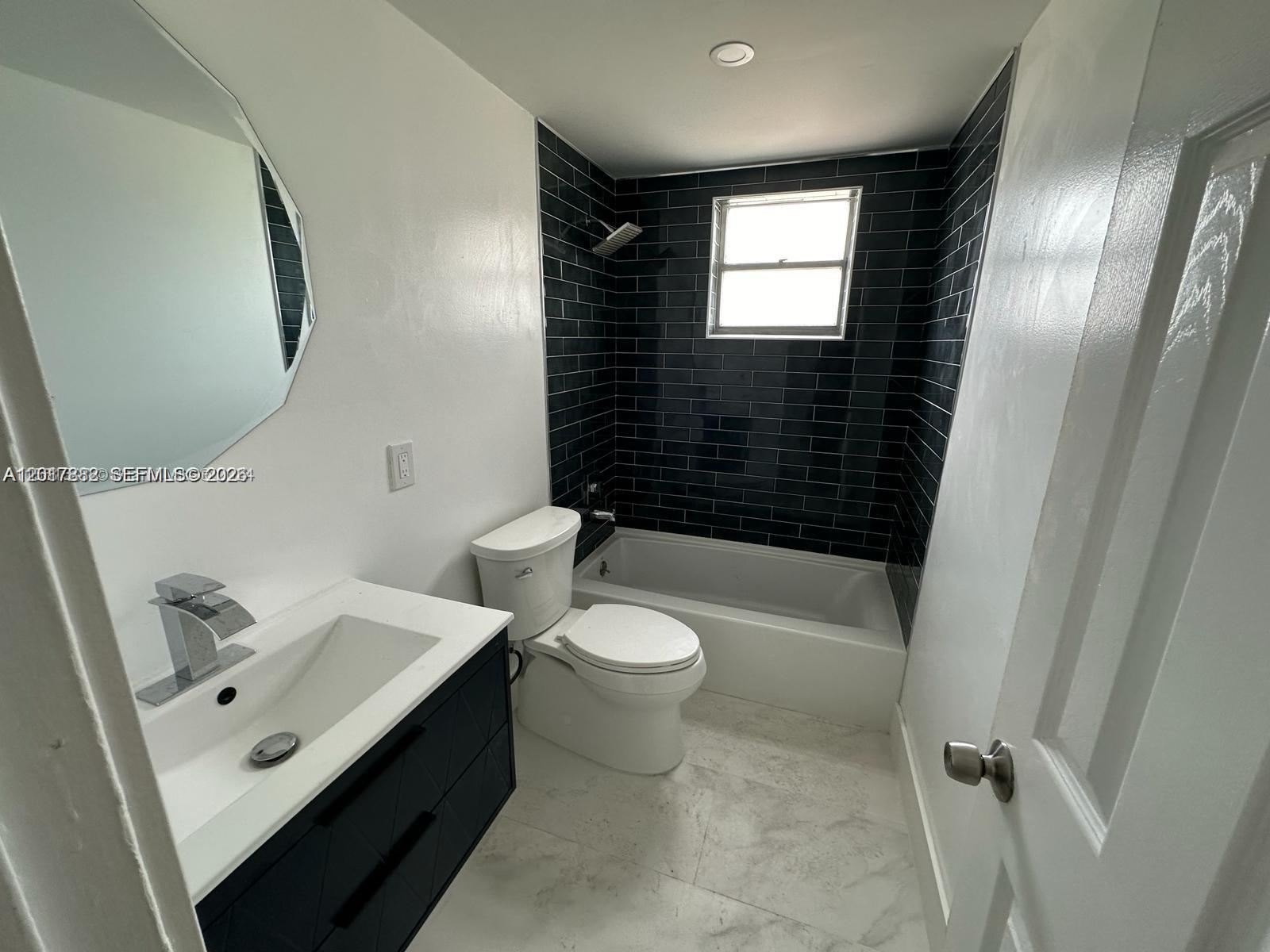 1100 NE 1st Ct 201