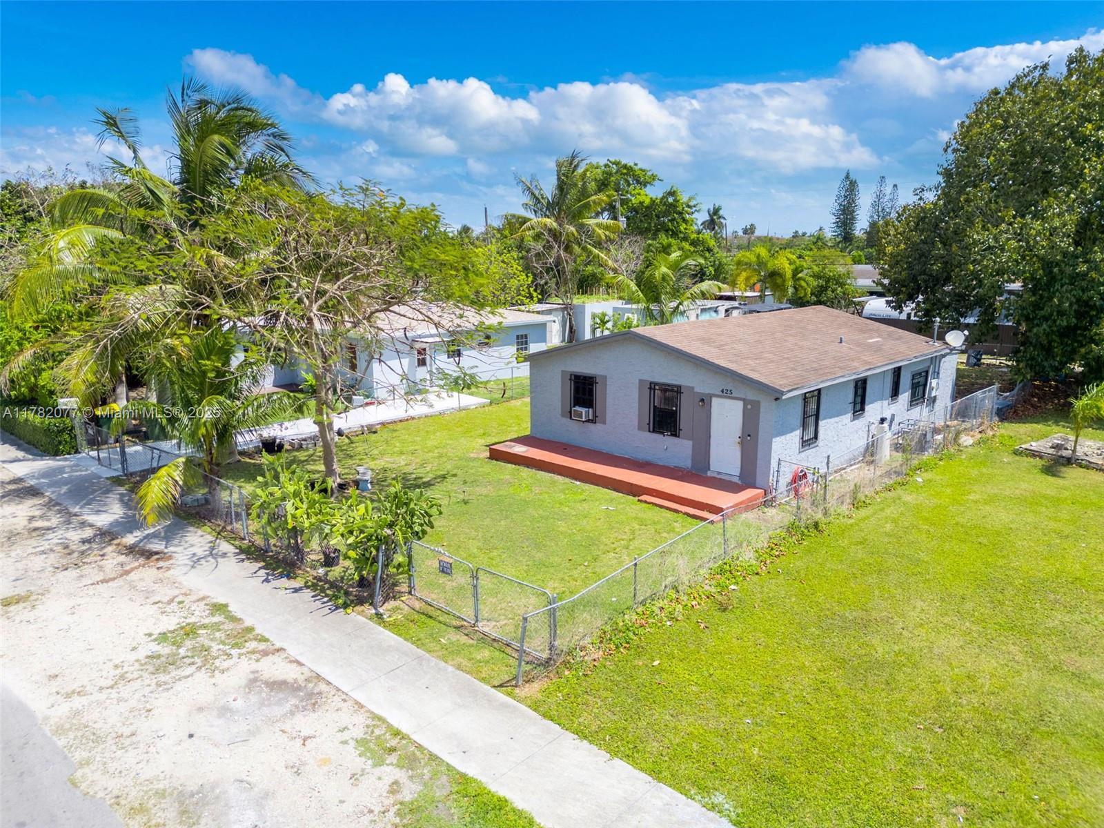 Property for Sale at 425 Nw 8th Ave, Homestead, Miami-Dade County, Florida - Bedrooms: 3 
Bathrooms: 2  - $405,000