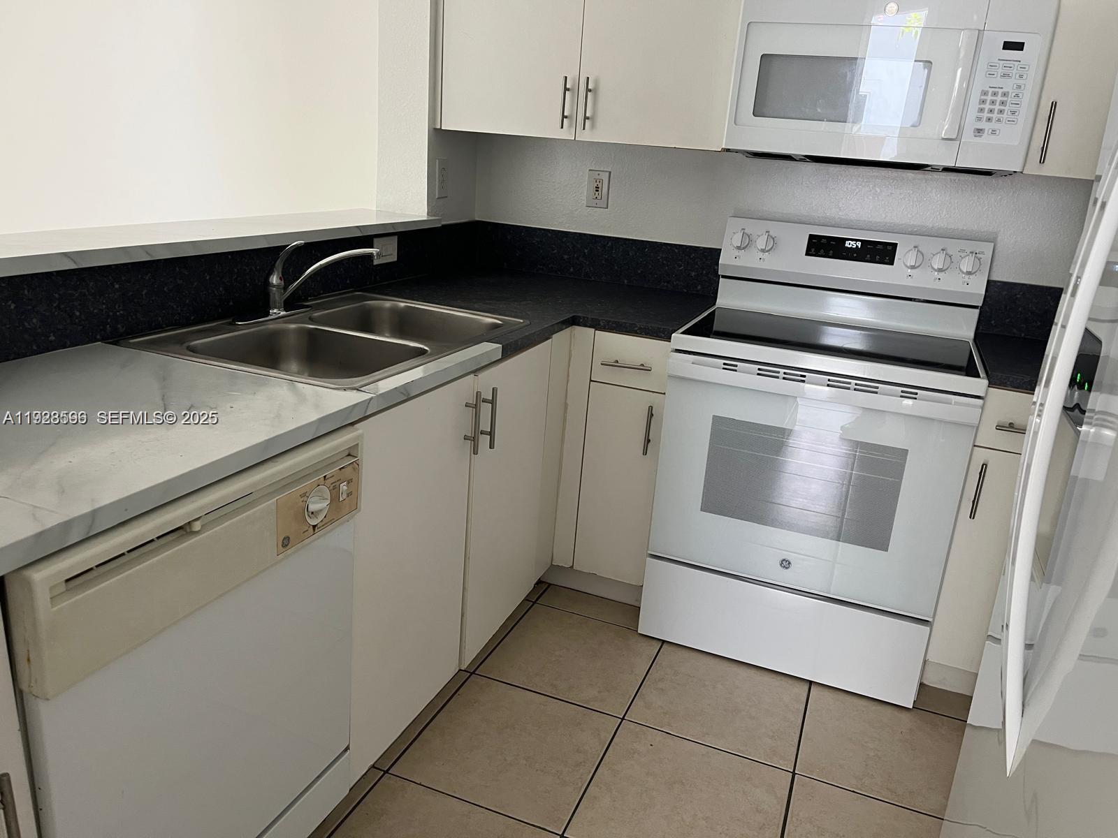 VILLAS DEL CAMPO SUB - Residential Lease