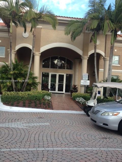 CONTEMPORARY 3B/2B, FOR RENT IN THE PRESTIGIOUS MARQUESA AT PEMBROKE PINES. GREAT LOCATION,
CLOSE TO RETAIL STORES, RESTAURANTS, AND EVERYTHING. THIS GROUNDLEVEL UNIT FEATURES AN OPEN
KITCHEN, SPACIOUS OPEN SPLIT FLOOR PLAN, FORMAL DINING AREA. OVERSIZED BEDROOMS WITH WALKING
CLOSETS. WASHER, DRYER, EXPANSIVE COVERED PORCH. FRESHLY PAINTED. BRAND NEW CARPET. RESORT STYLE 5 STARS AMENITIES. WALKING DISTANCE TO PEMBROKE LAKES MALL, CLOSE TO i75 EXPRESSWAY AND MUCH MORE.