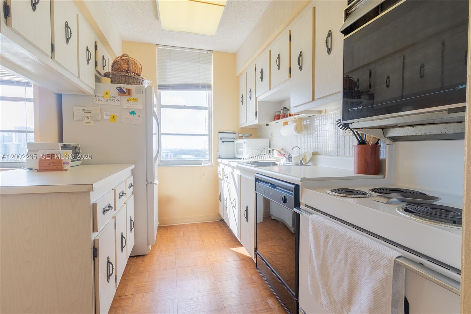 WINSTON TOWERS 500 CONDO - Residential