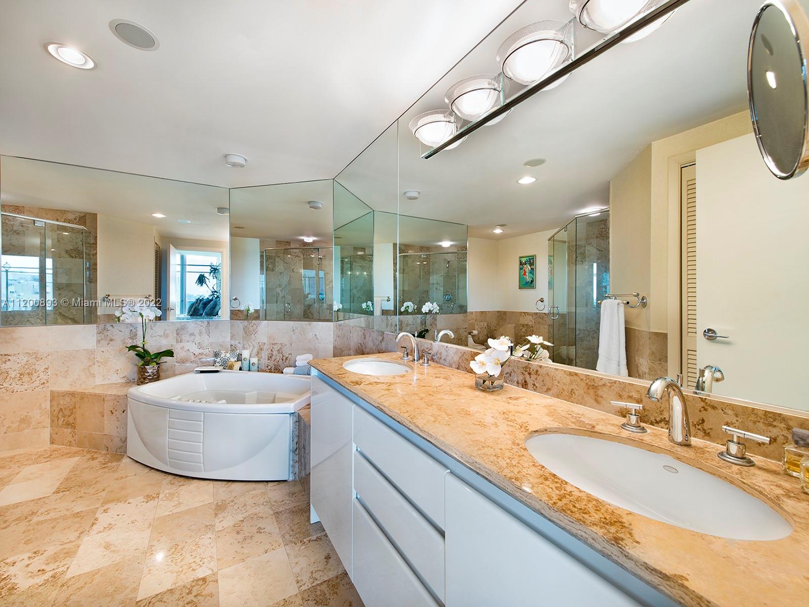 IL VILLAGGIO ON SOUTH BEA - Residential