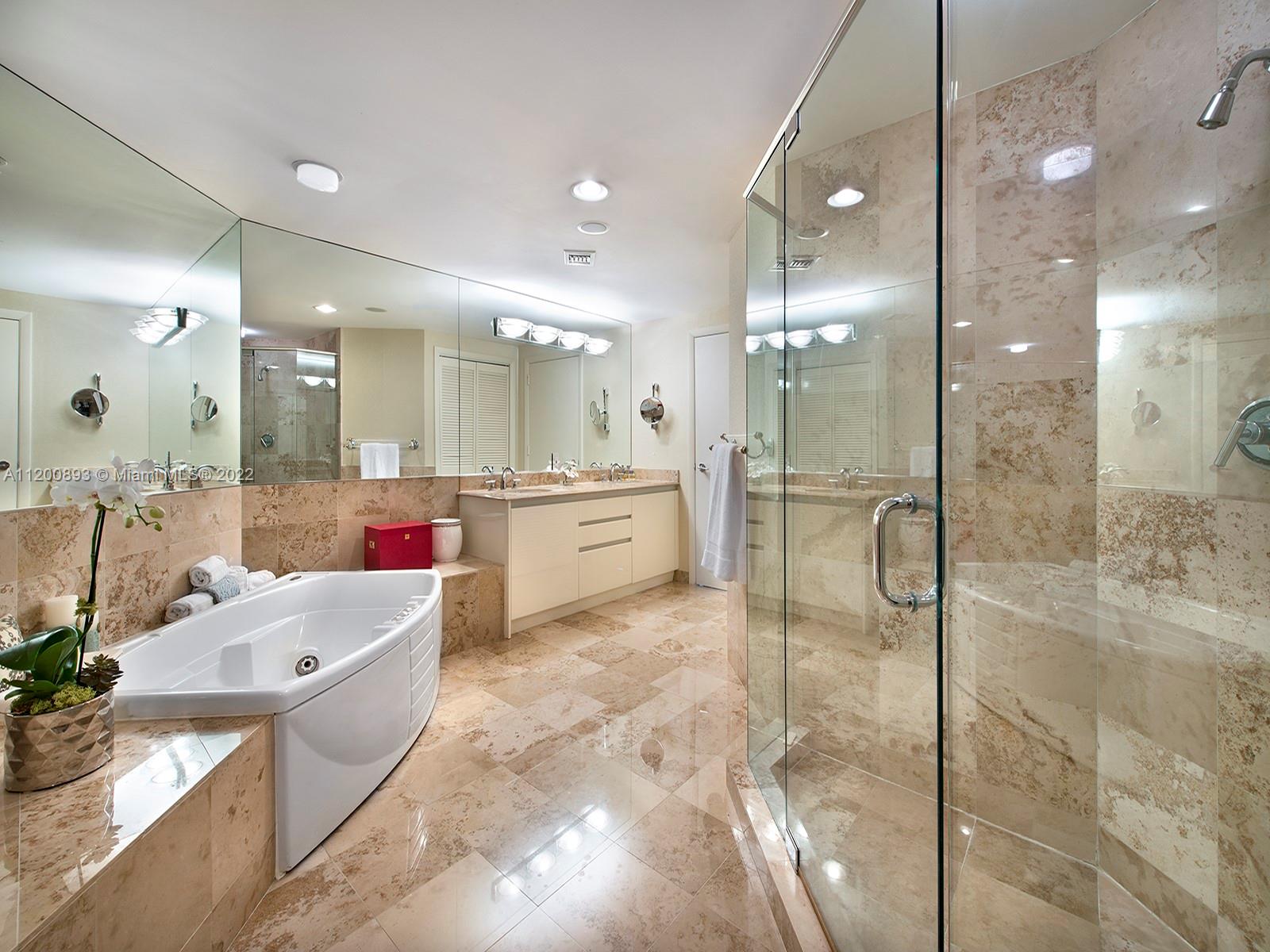 IL VILLAGGIO ON SOUTH BEA - Residential
