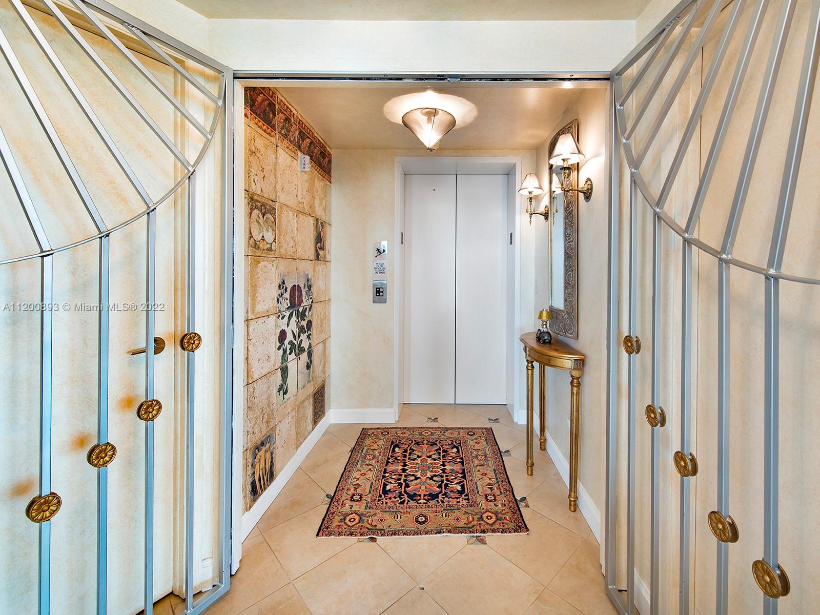 IL VILLAGGIO ON SOUTH BEA - Residential
